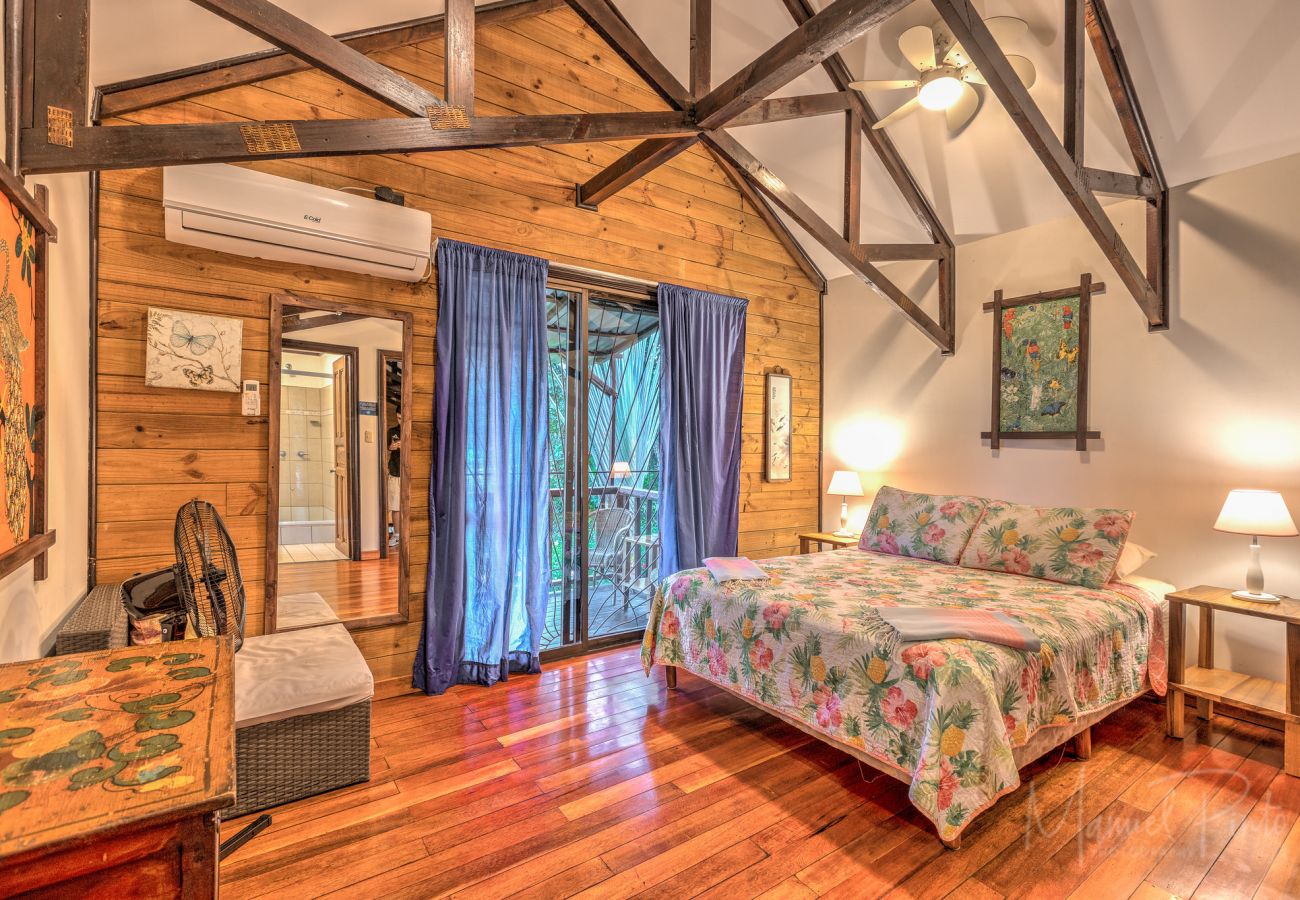 Casa en Puerto Viejo - Casa Ylang Chalet Tropical con FibraOp