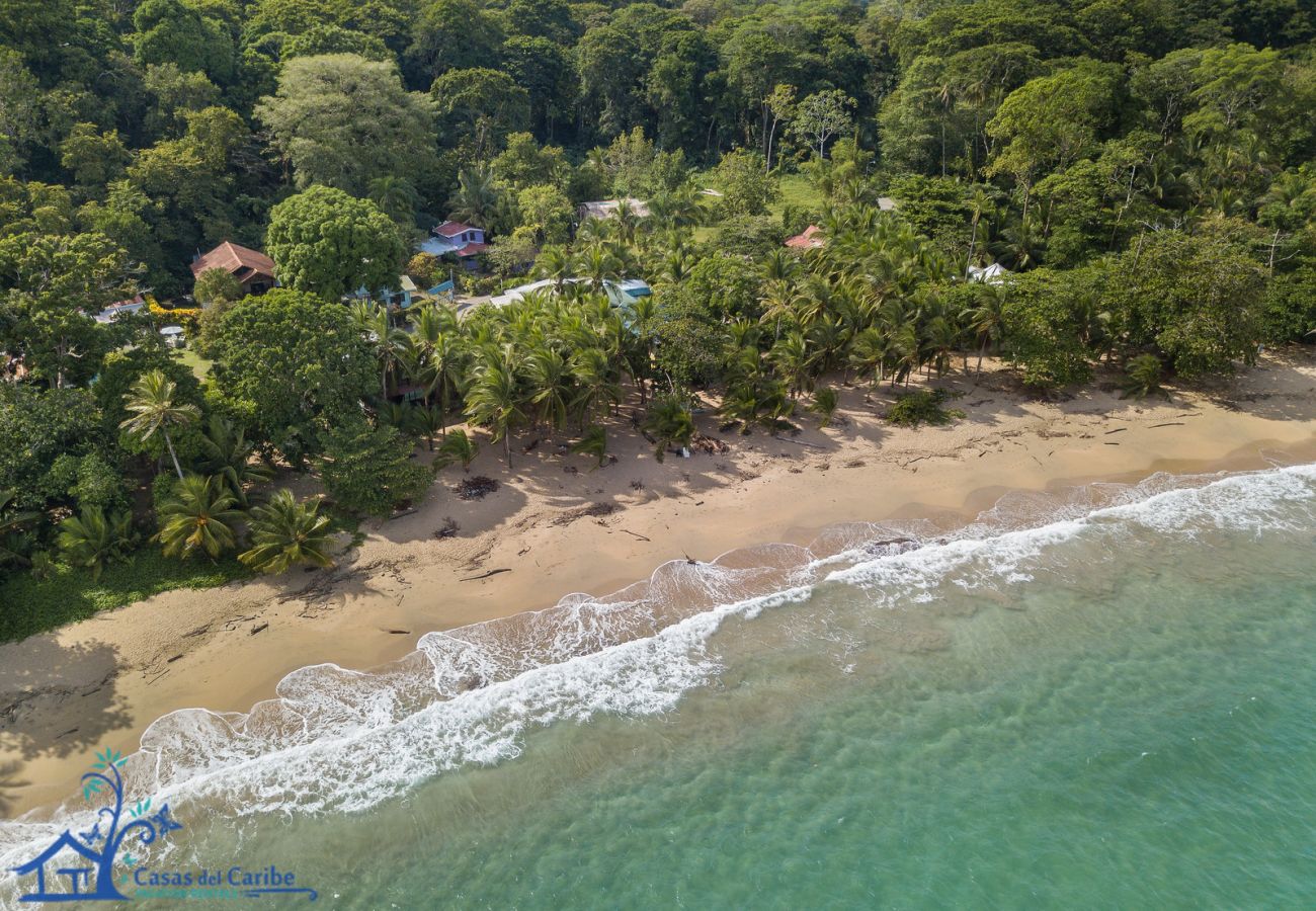 Casa en Punta Uva - Casa Violeta frente a Playa Arrecife!