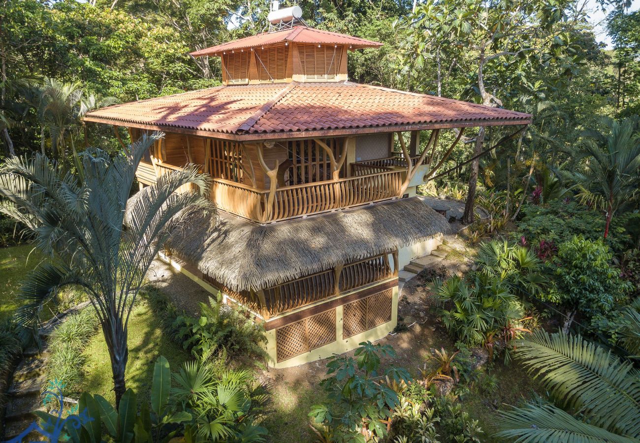 Casa en Playa Chiquita -  Canopy Pool House con FibraOp y Vistas Naturales (4X4 necesario)