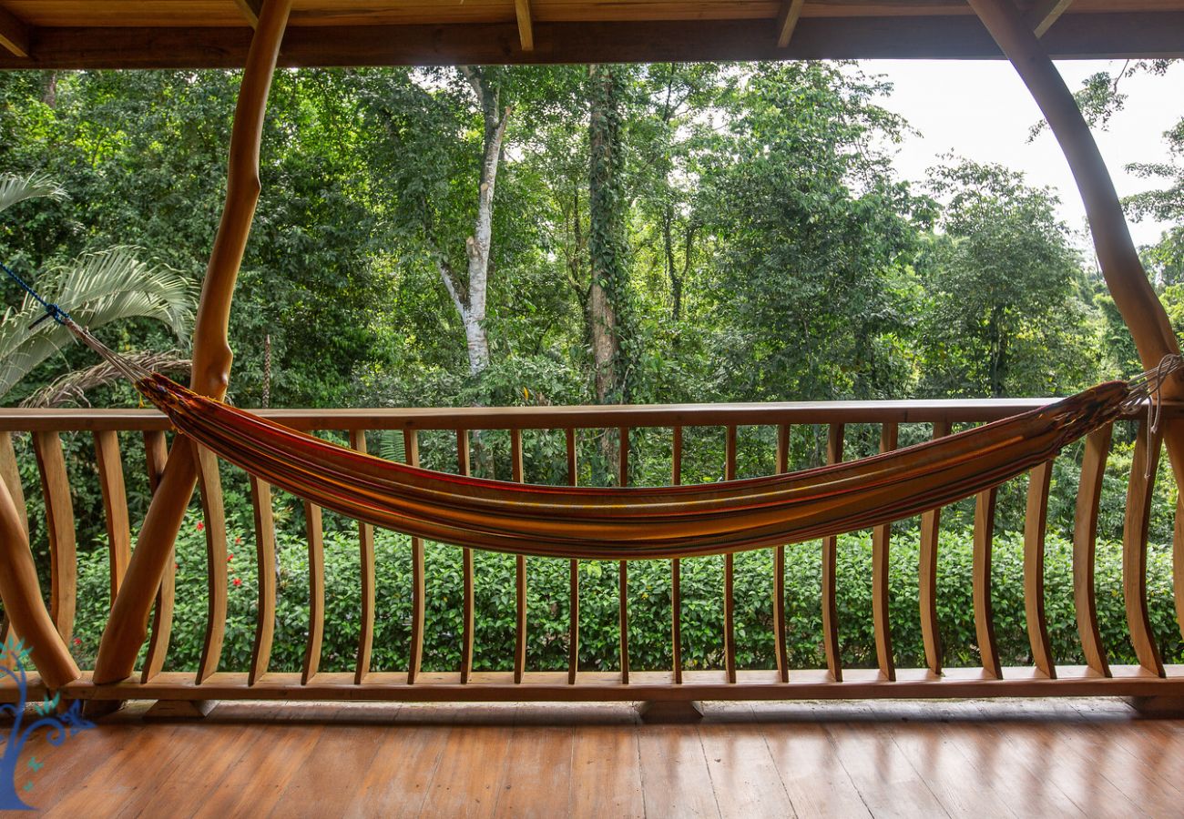 Casa en Playa Chiquita -  Canopy Pool House con FibraOp y Vistas Naturales (4X4 necesario)