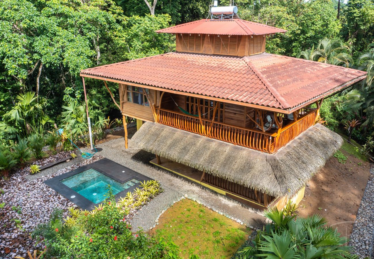 Casa en Playa Chiquita -  Canopy Pool House con FibraOp y Vistas Naturales (4X4 necesario)