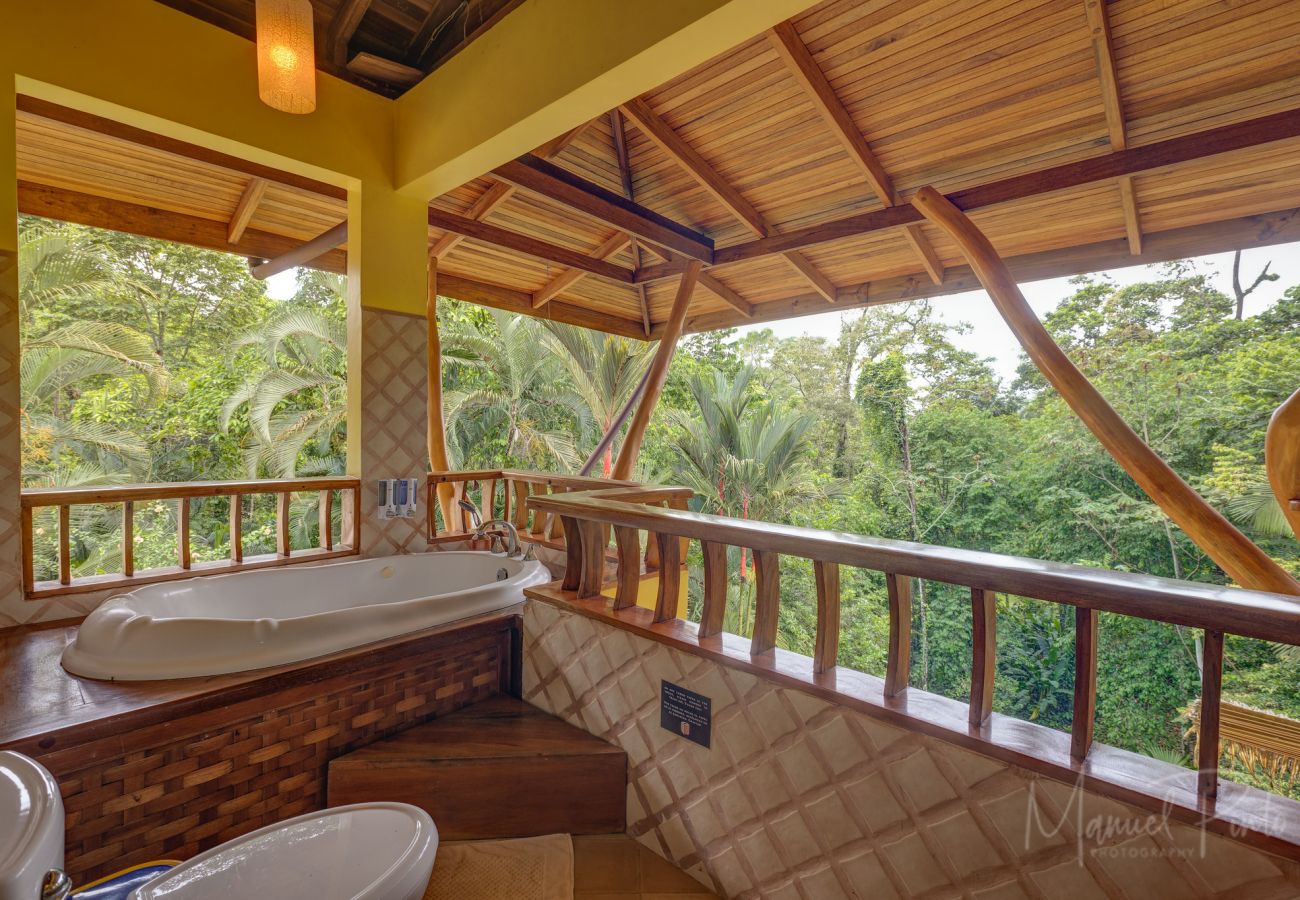 Casa en Playa Chiquita -  Canopy House Pool House con FibraOp y Vistas Naturales (4X4 necesario)