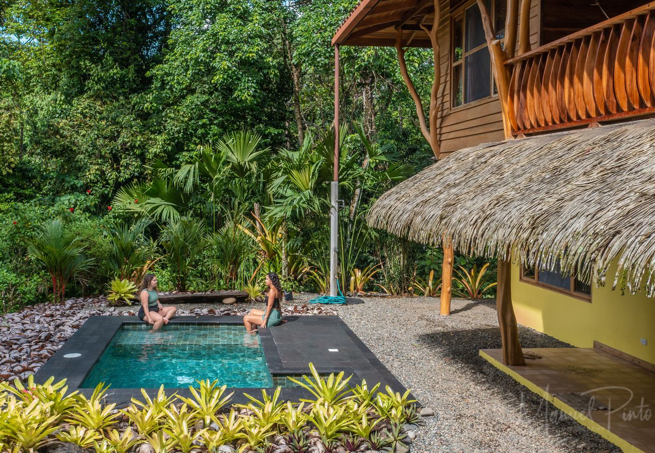 Casa en Playa Chiquita -  Canopy House Pool House con FibraOp y Vistas Naturales (4X4 necesario)
