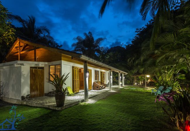 Casa en Punta Uva - Our BEACHFRONT Bungalow en Punta Uva 