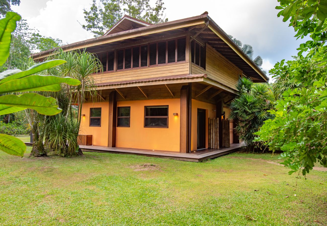 Villa en Playa Chiquita - Luxury Beachfront Villa Miagoa with AC And POOL