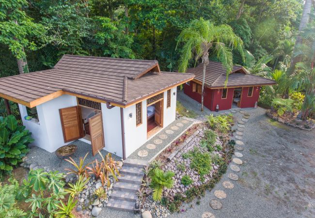 Villa en Punta Uva - Big Tree Wildlife Refuge Retreat Center con Piscina Villa en Punta Uva - Big Tree Wildlife Refuge Retreat Center con Piscina