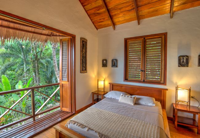 Villa en Punta Uva - Big Tree Wildlife Refuge Retreat Center con Piscina Villa en Punta Uva - Big Tree Wildlife Refuge Retreat Center con Piscina