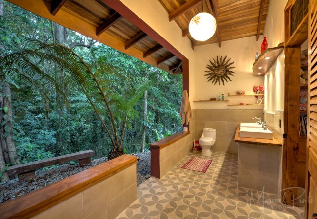 Villa en Punta Uva - Big Tree Wildlife Refuge Retreat Center con Piscina Villa en Punta Uva - Big Tree Wildlife Refuge Retreat Center con Piscina