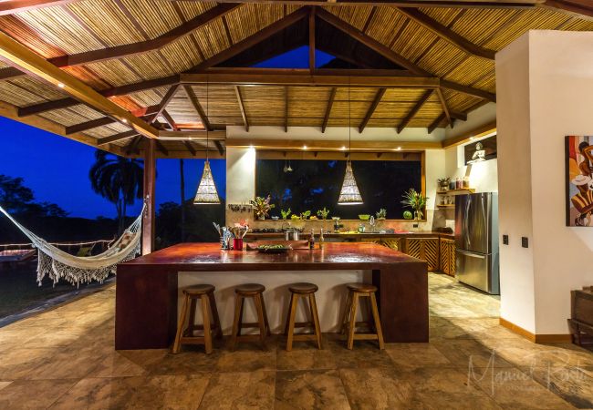 Villa en Punta Uva - Big Tree Wildlife Refuge Retreat Center con Piscina Villa en Punta Uva - Big Tree Wildlife Refuge Retreat Center con Piscina