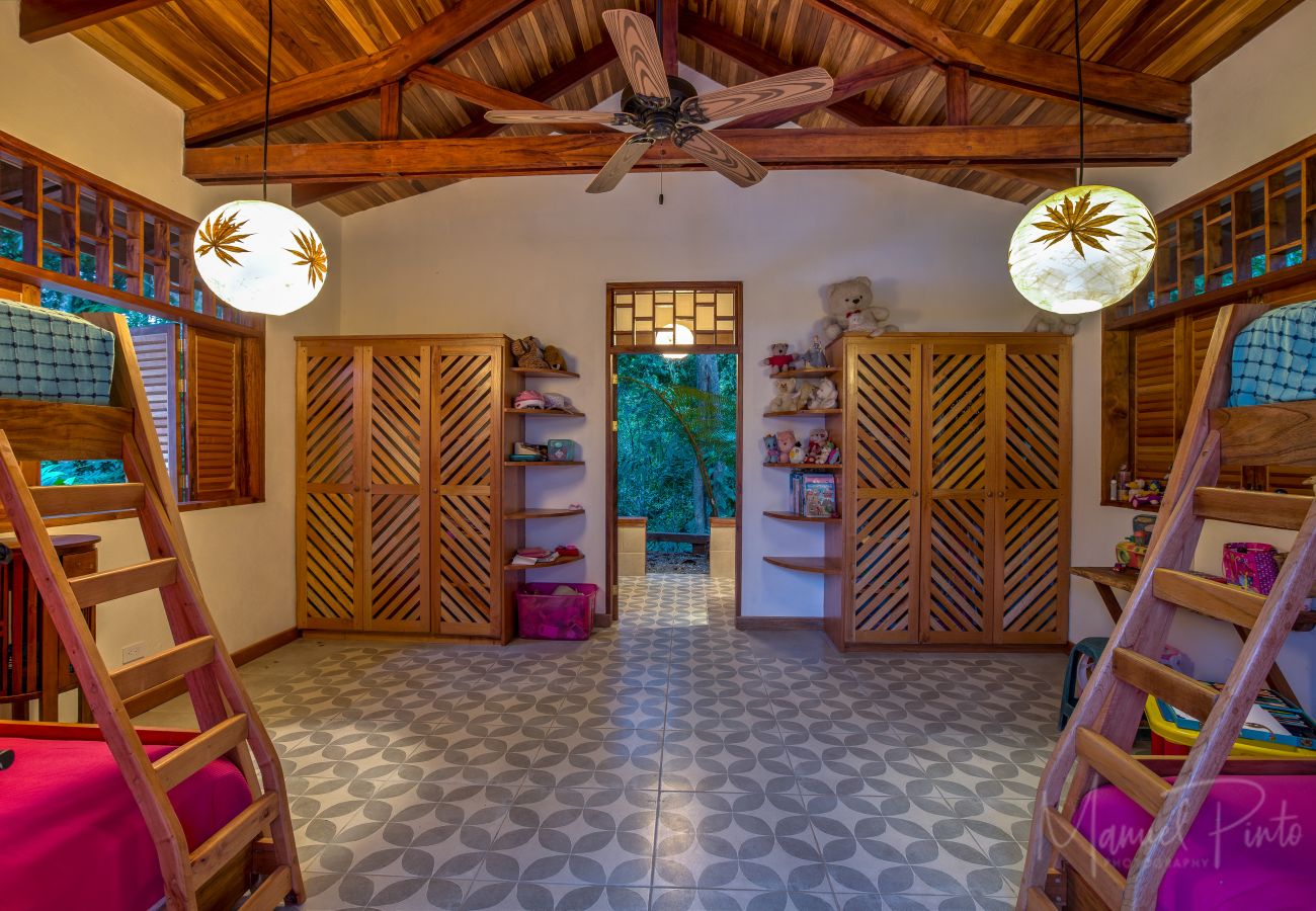 Villa en Punta Uva - Big Tree Retiro para Familias 