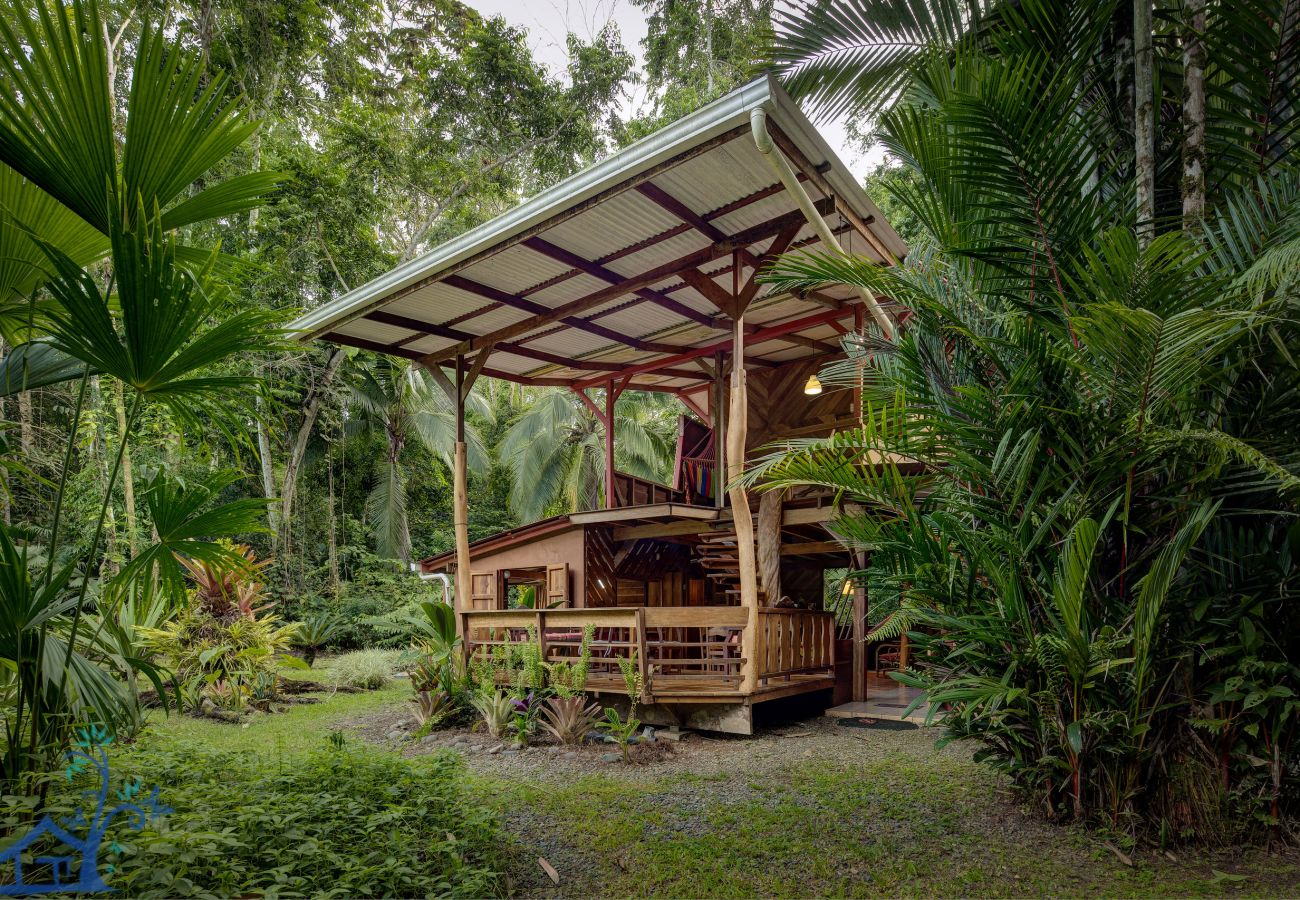 Casa en Puerto Viejo - Casa Mambo Pool House cerca del Pueblo