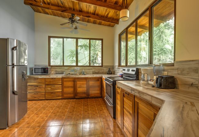 Casa en Puerto Viejo - Villa Seabreeze con Aire, Piscina y FRENTE al Mar! Casa en Puerto Viejo - Villa Seabreeze con Aire, Piscina y FRENTE al Mar!