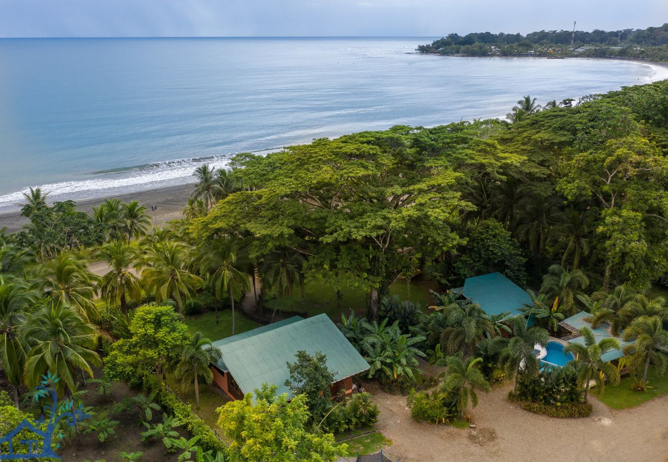 Casa en Puerto Viejo - Beachfront Villas Puerto Viejo with AC & Pool!