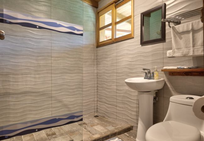 Casa en Punta Uva - Panorama Verde – Villa de 3 habs • Piscina infinita, A/C  Casa en Punta Uva - Panorama Verde – Villa de 3 habs • Piscina infinita, A/C