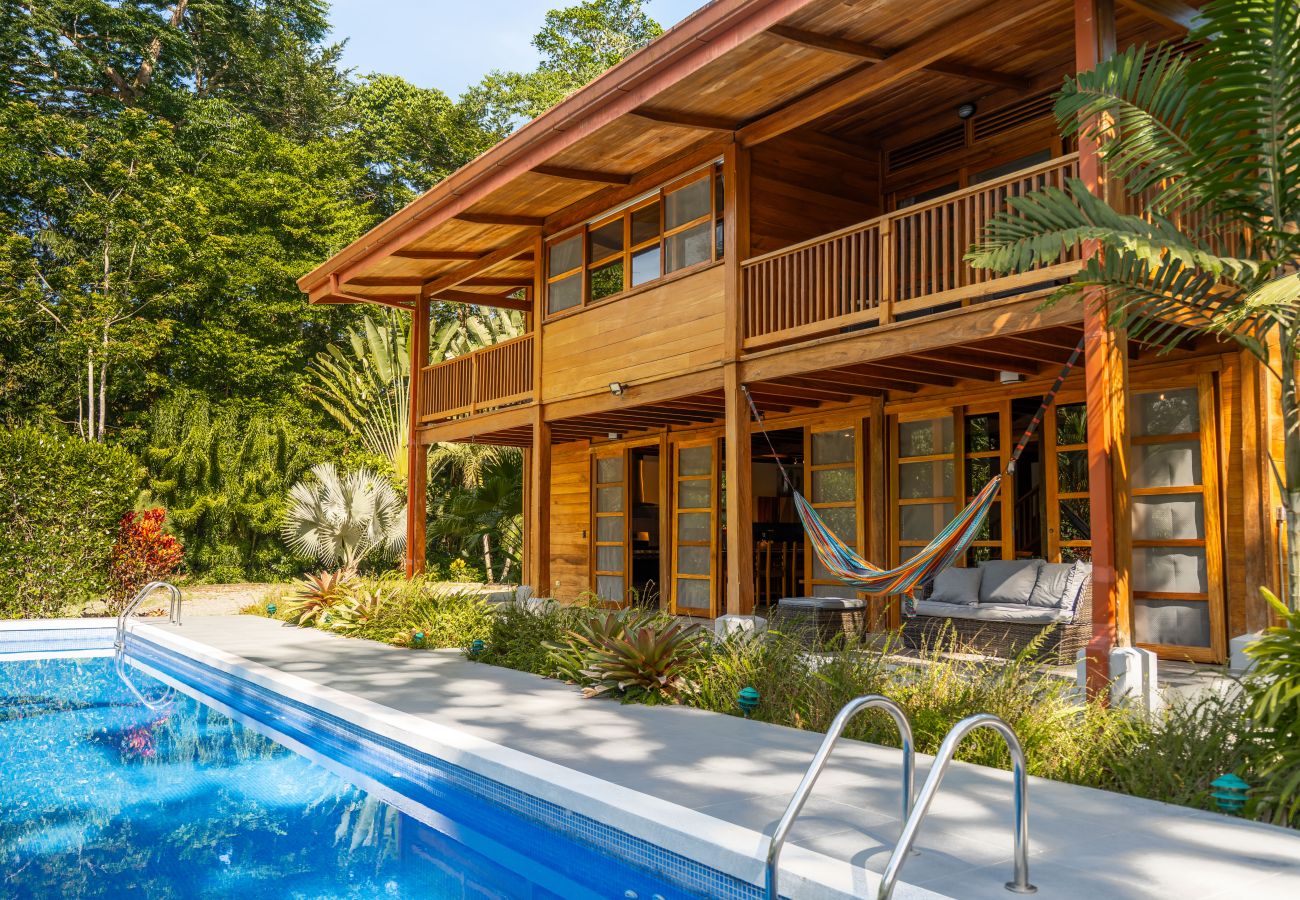 Casa en Punta Uva - Panorama Verde – Villa de 3 habs • Piscina infinita, A/C 