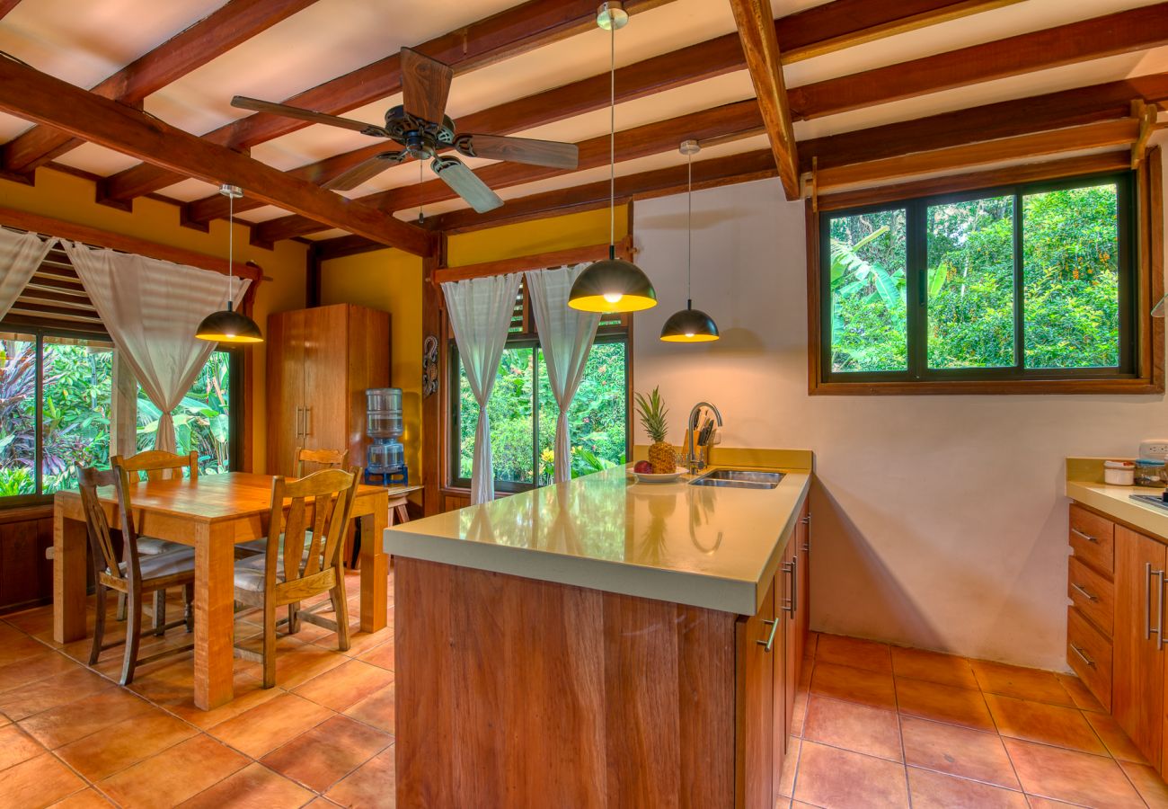 Casa en Puerto Viejo - Casa Tropical en el Caribe Sur