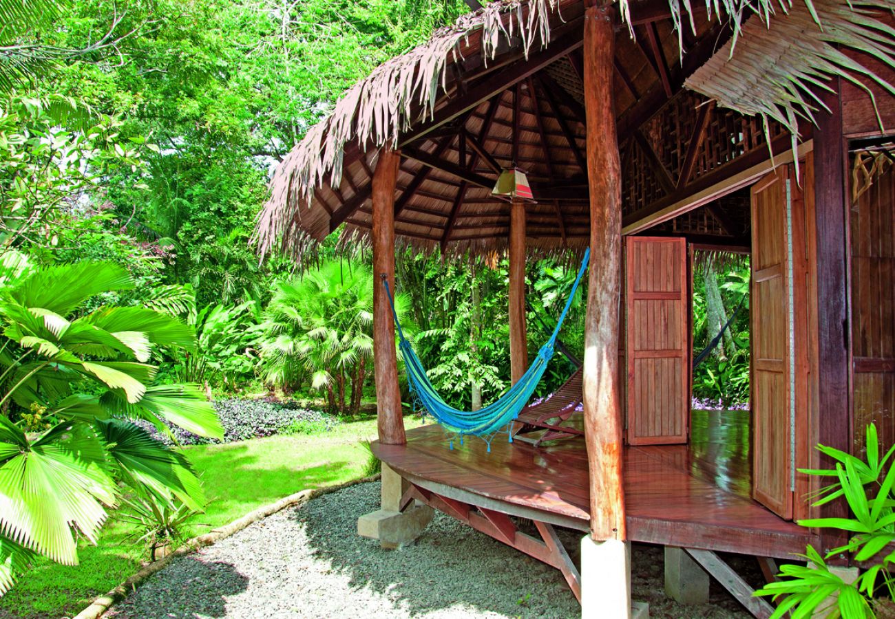 Casa en Playa Chiquita - The Beach Suit at Tree House Lodge