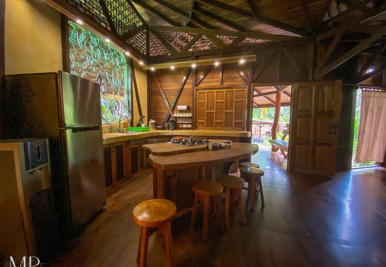 Casa en Playa Chiquita - The Beach Suit at Tree House Lodge