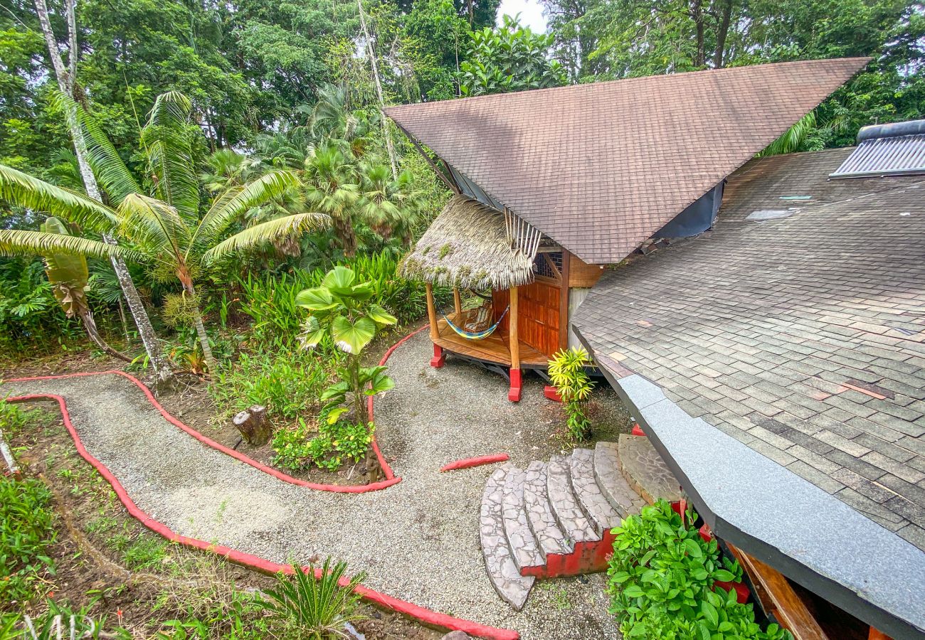 Casa en Playa Chiquita - The Beach Suit at Tree House Lodge