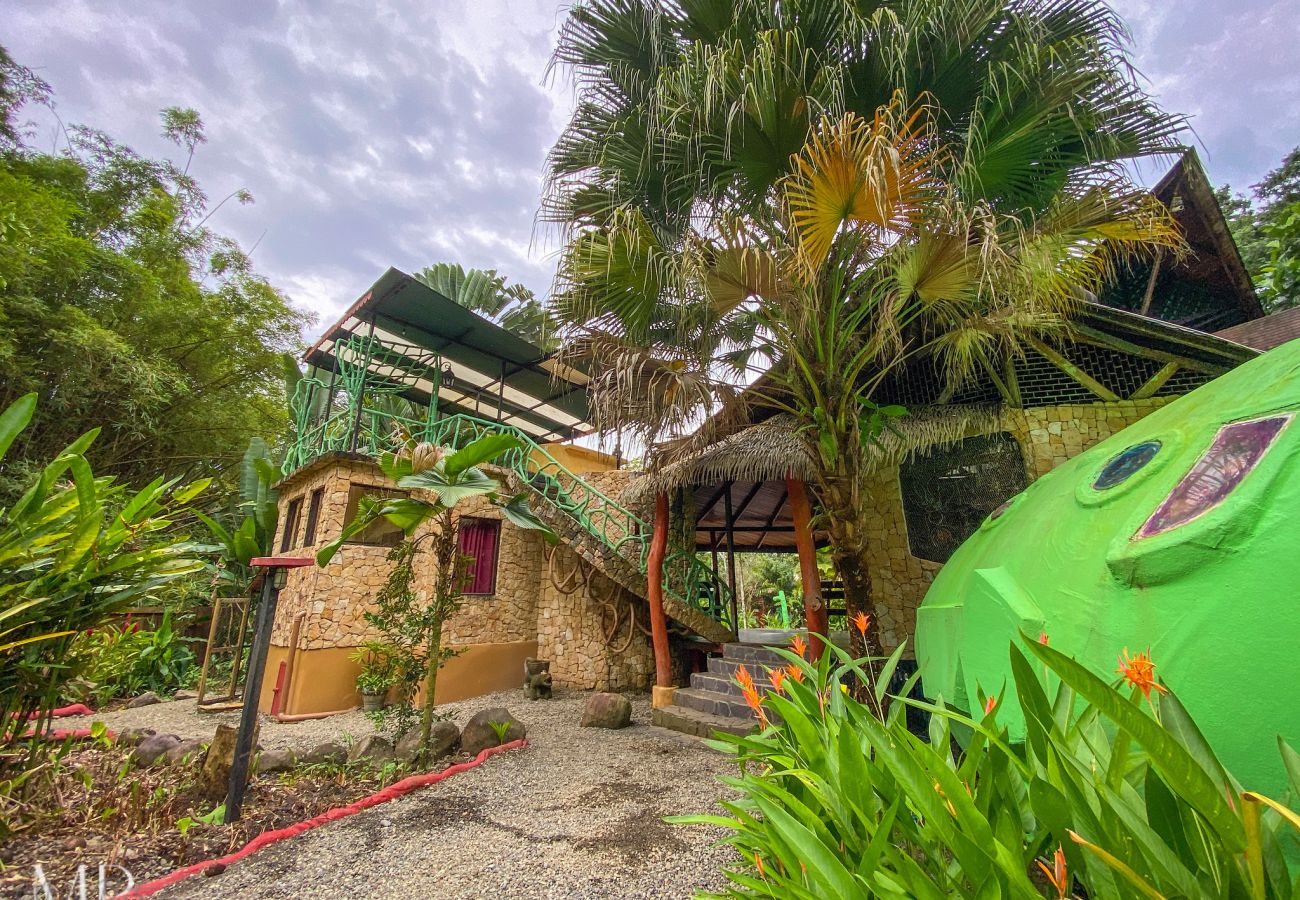 Casa en Playa Chiquita - The Beach Suit at Tree House Lodge