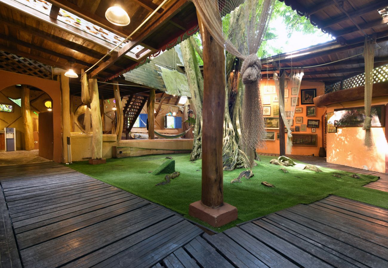 Casa en Playa Chiquita - The Crystal House at Tree House Lodge