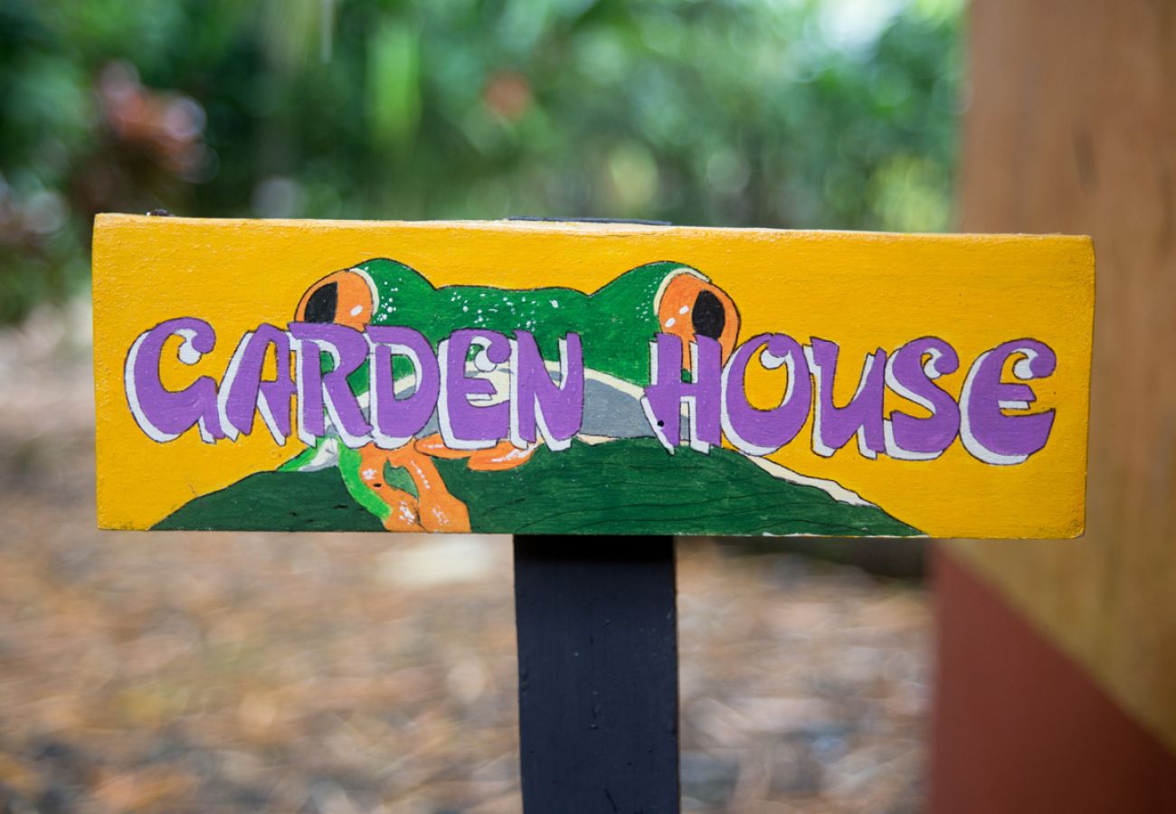Casa en Playa Chiquita - The Garden House at Tree House Lodge