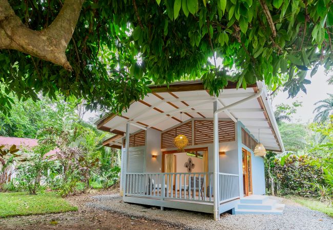 Bungalow en Playa Chiquita - Casa Canis en Jardines Biriba