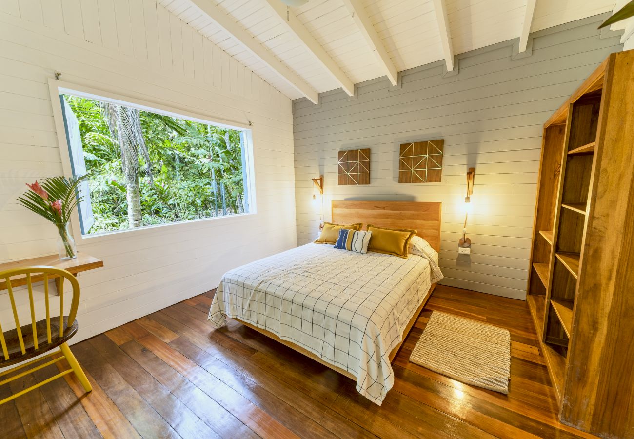 Bungalow en Playa Chiquita - Casa Ara en Jardines Biriba