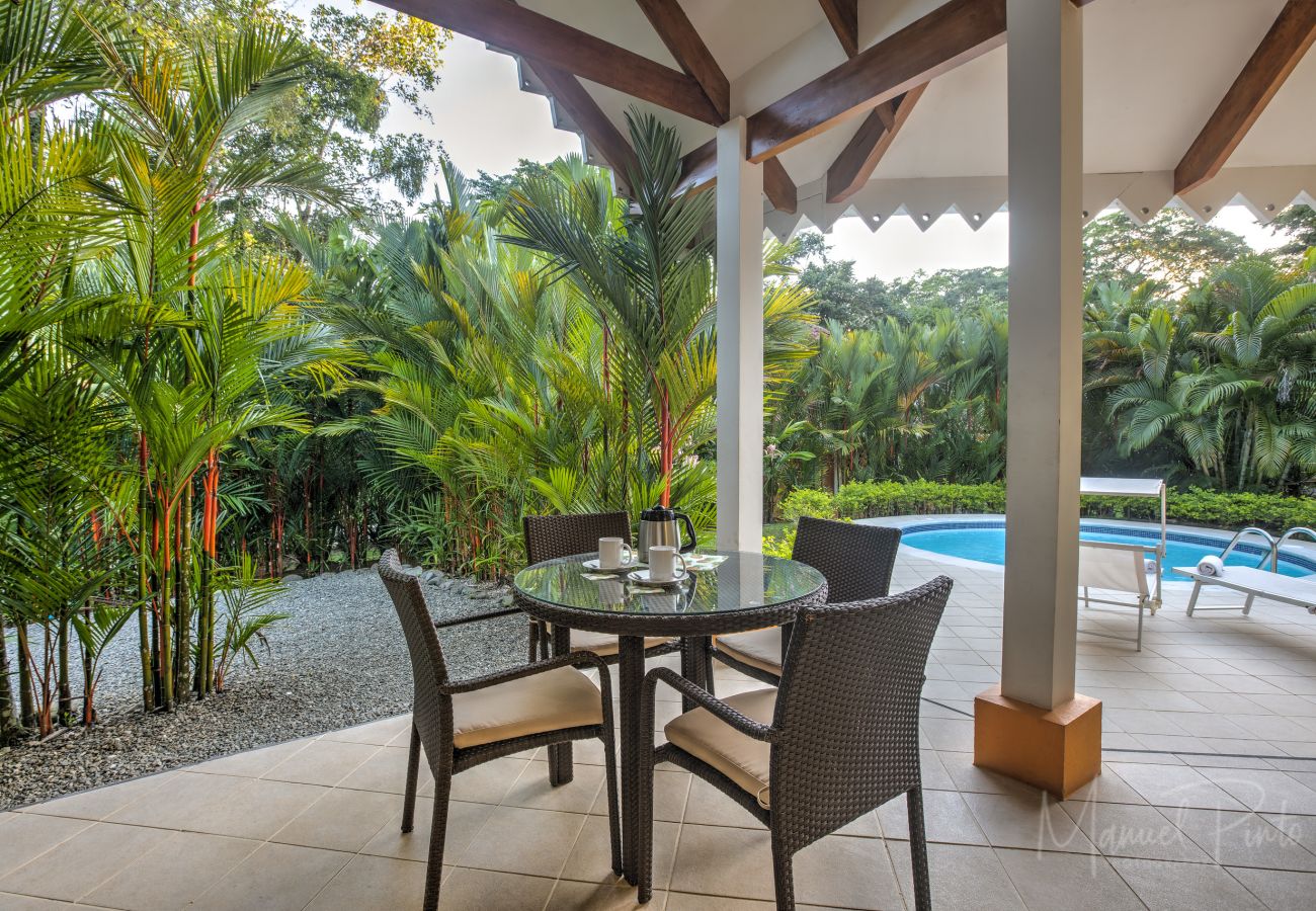 Villa en Cocles - Lomas del Caribe con Piscina Privada & AC