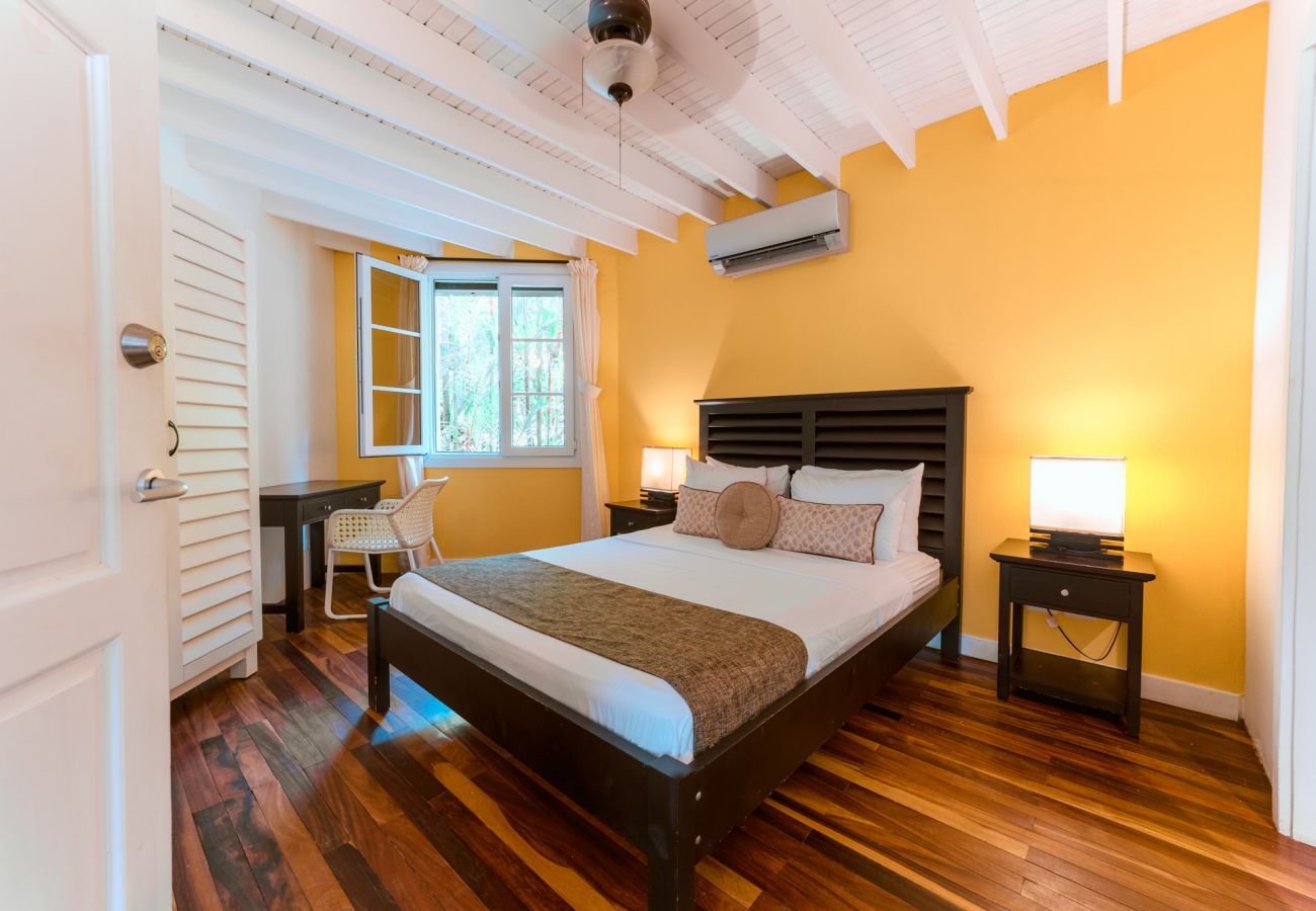 Villa en Cocles - Lomas del Caribe con Piscina Privada & AC