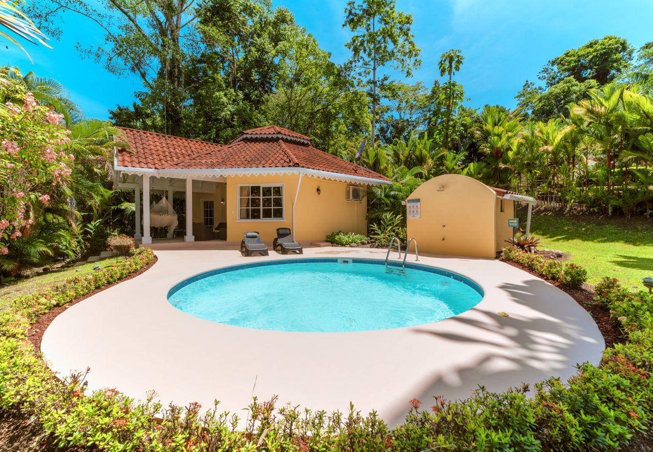 Villa en Cocles - Lomas del Caribe con Piscina Privada & AC