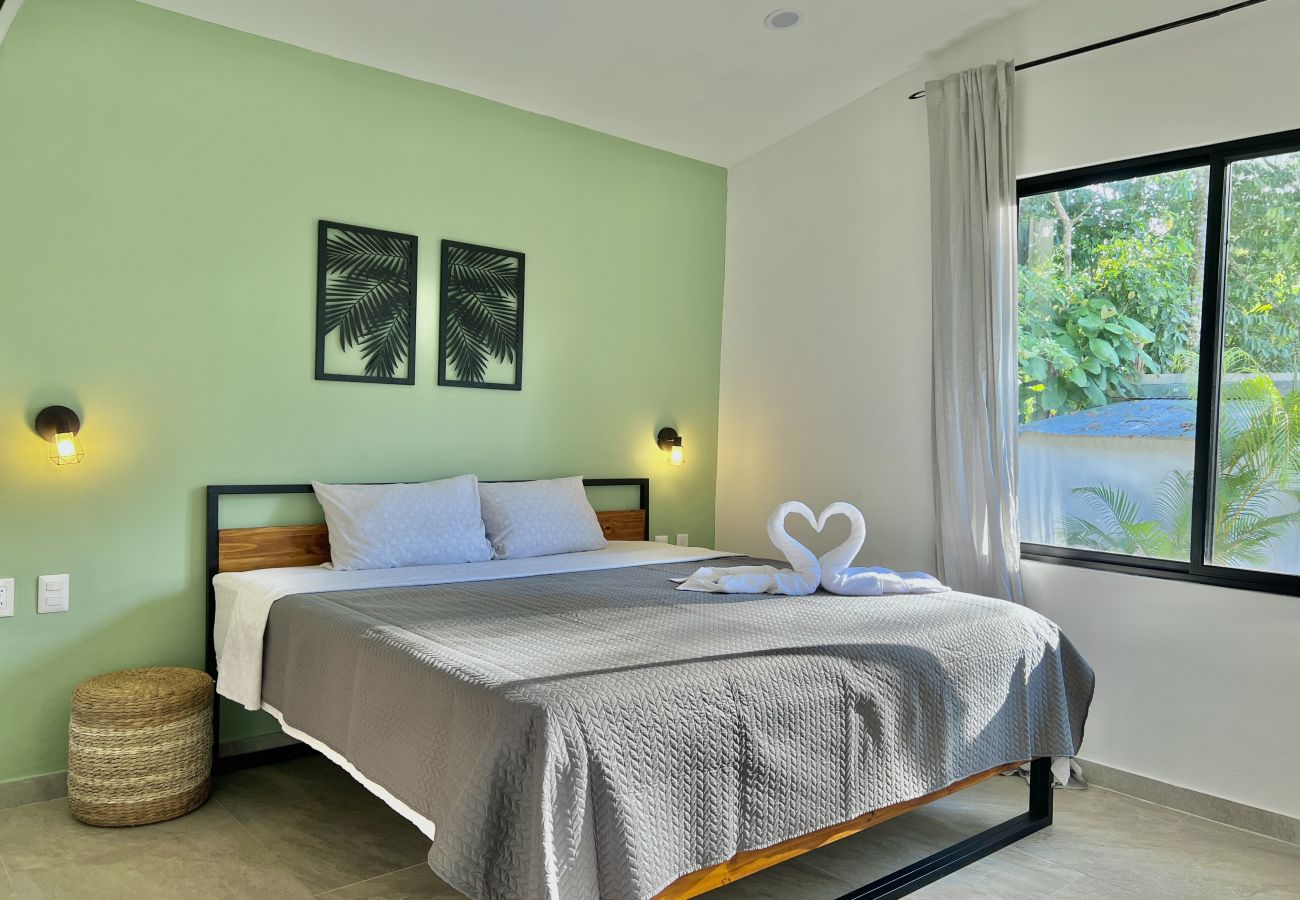 Casa en Puerto Viejo - Playa Negra Pool House con AC & FiberOpt