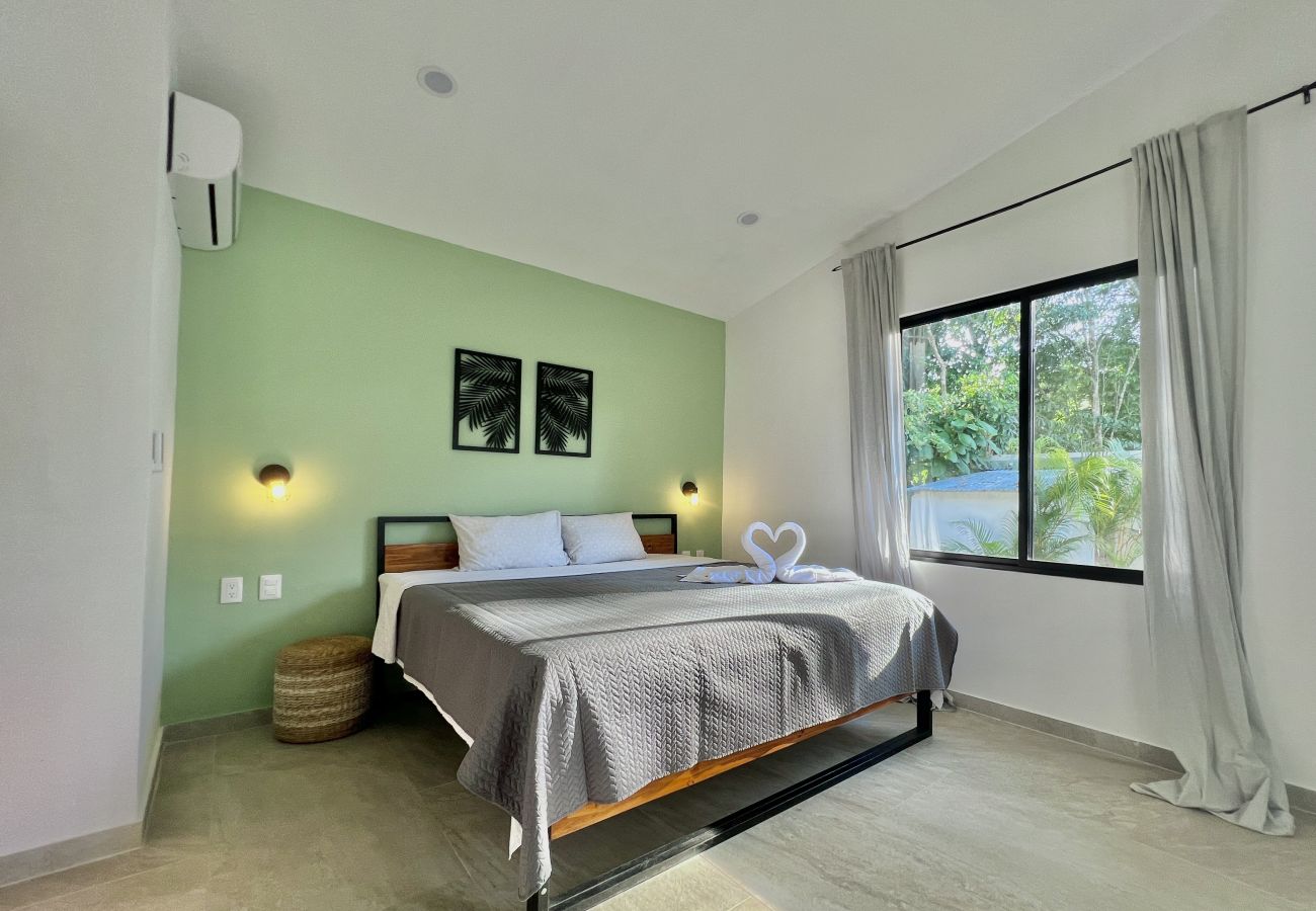 Casa en Puerto Viejo - Playa Negra Pool House con AC & FiberOpt