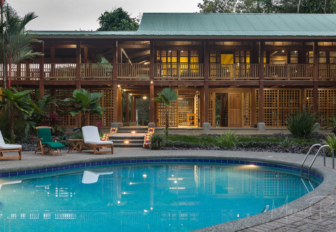 Casa en Punta Uva - El Refugio - Escondite de Lujo en el Corazón de la Naturaleza