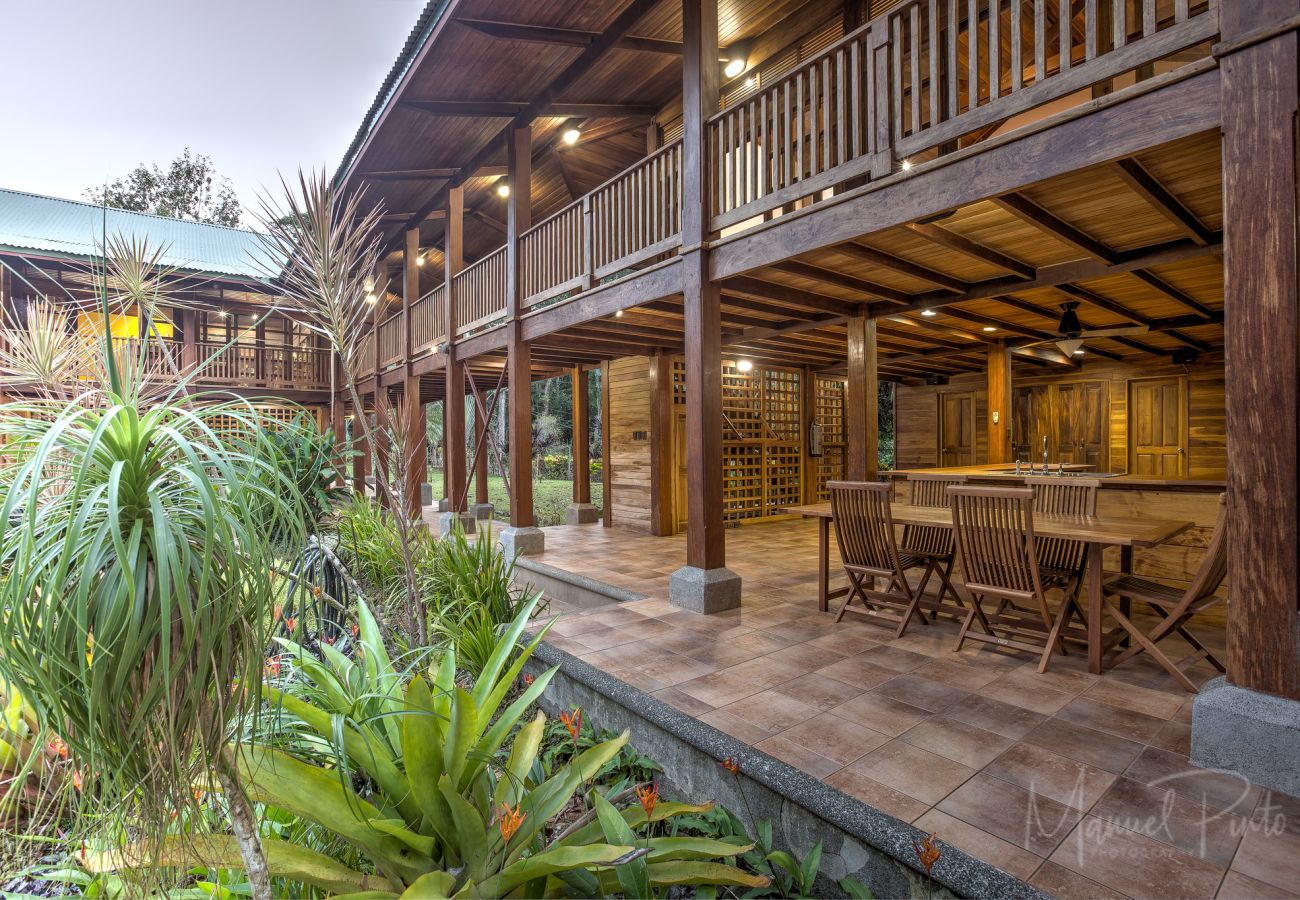 Casa en Punta Uva - El Refugio - Escondite de Lujo en el Corazón de la Naturaleza