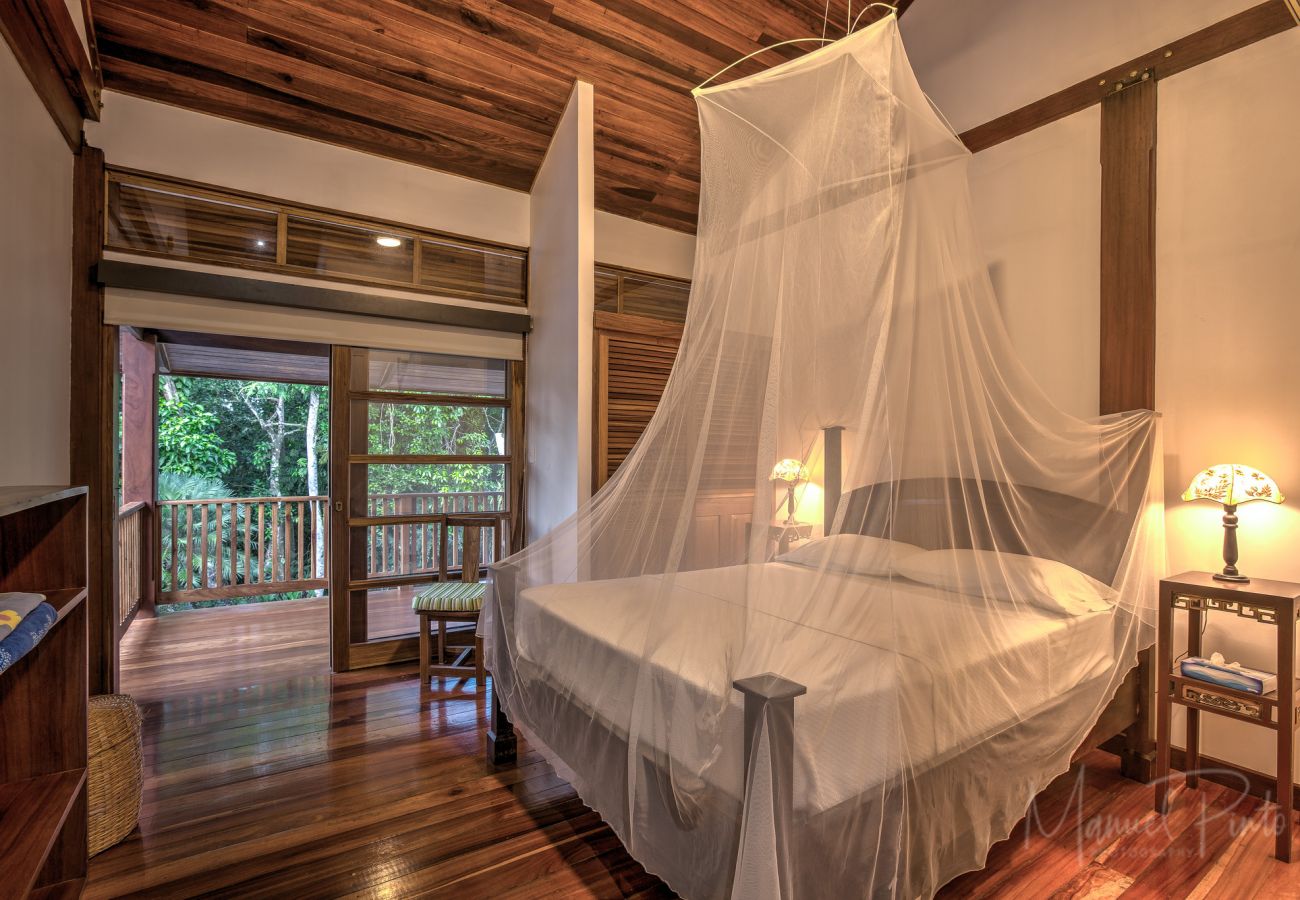 Casa en Punta Uva - El Refugio - Escondite de Lujo en el Corazón de la Naturaleza