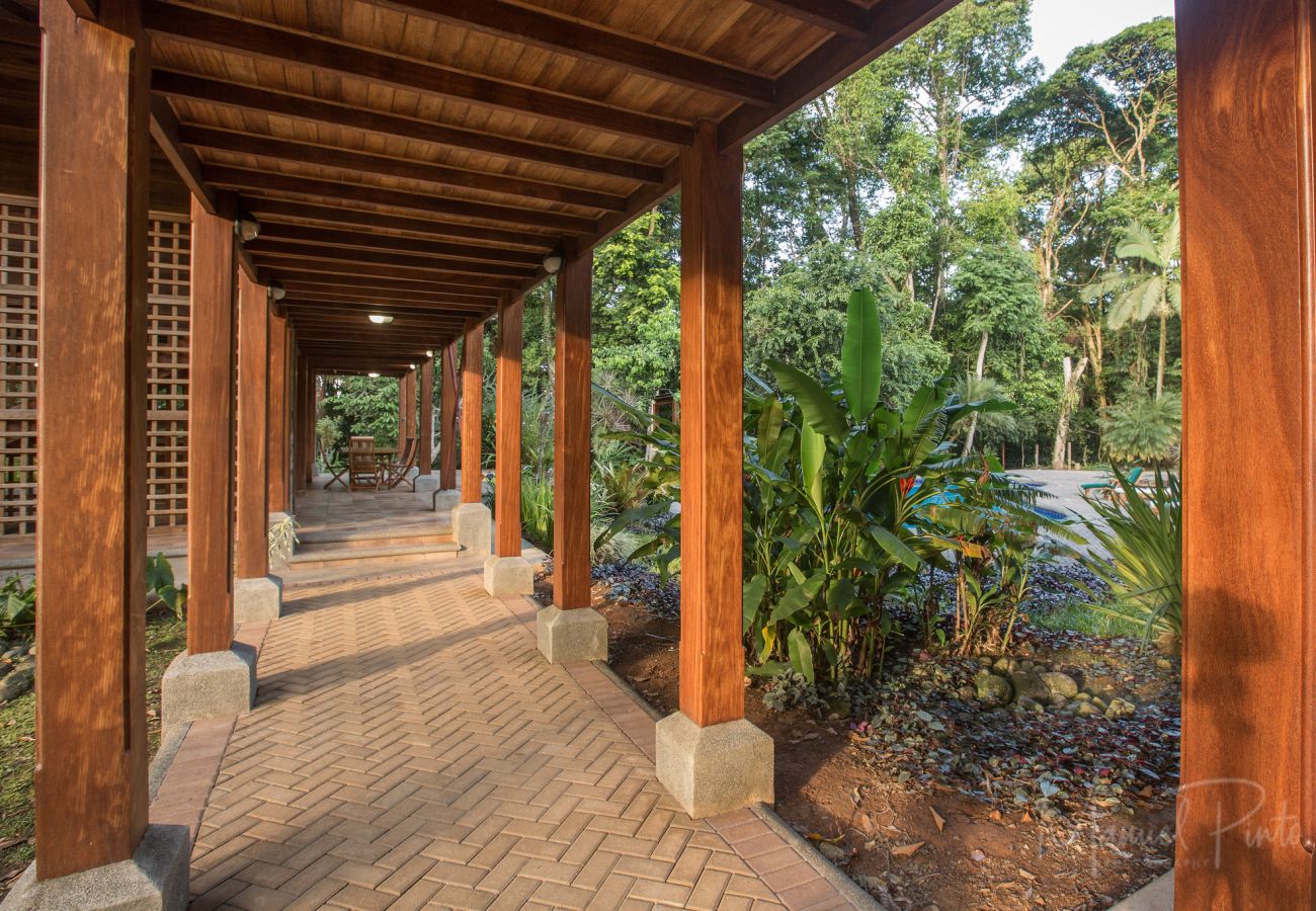 Casa en Punta Uva - El Refugio - Escondite de Lujo en el Corazón de la Naturaleza