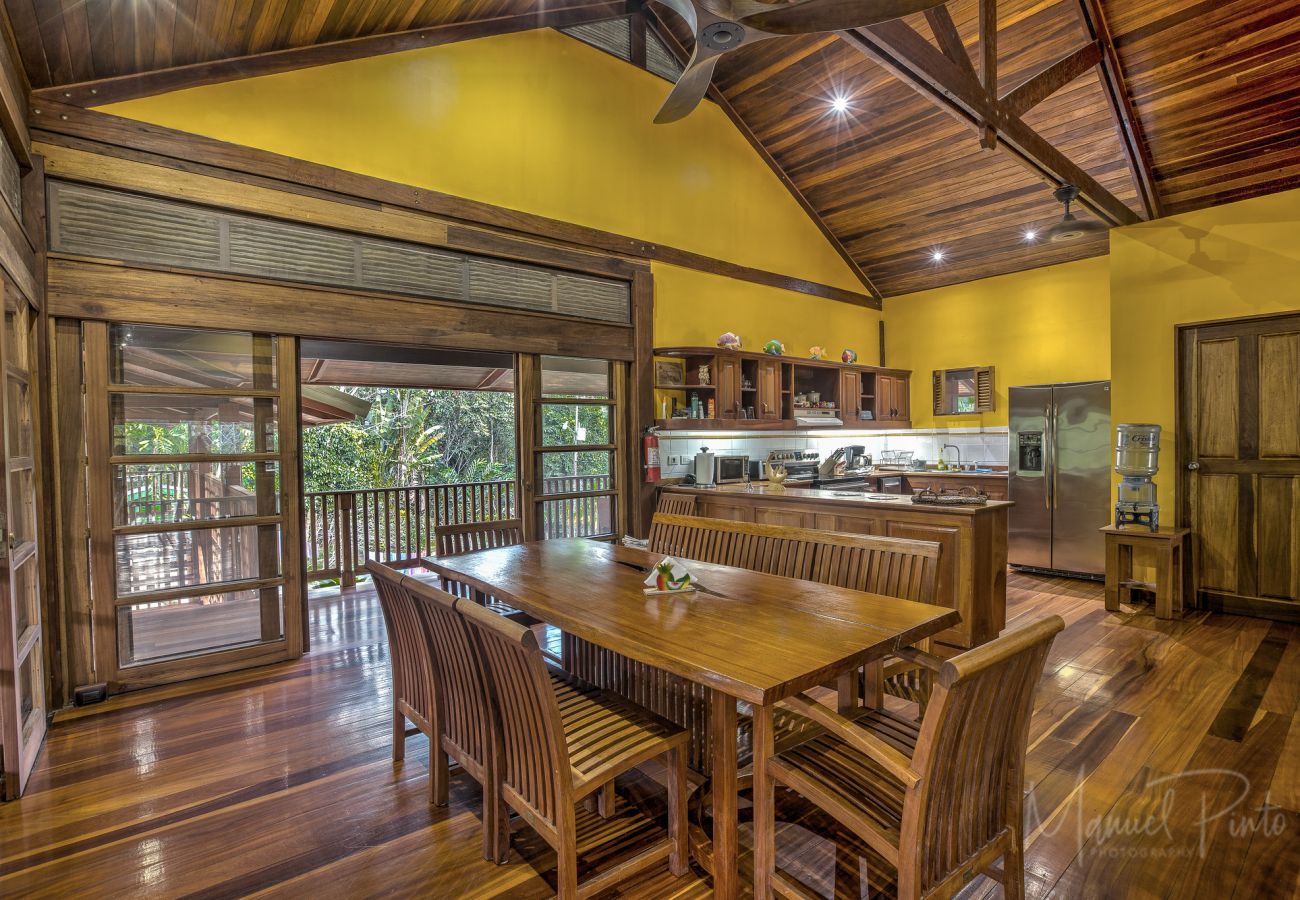 Casa en Punta Uva - El Refugio - Escondite de Lujo en el Corazón de la Naturaleza