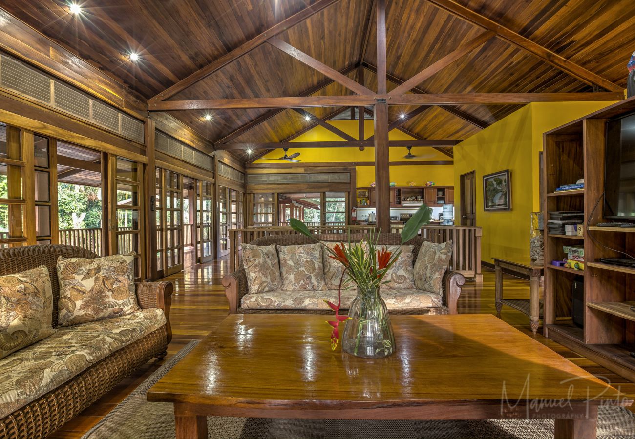 Casa en Punta Uva - El Refugio - Escondite de Lujo en el Corazón de la Naturaleza