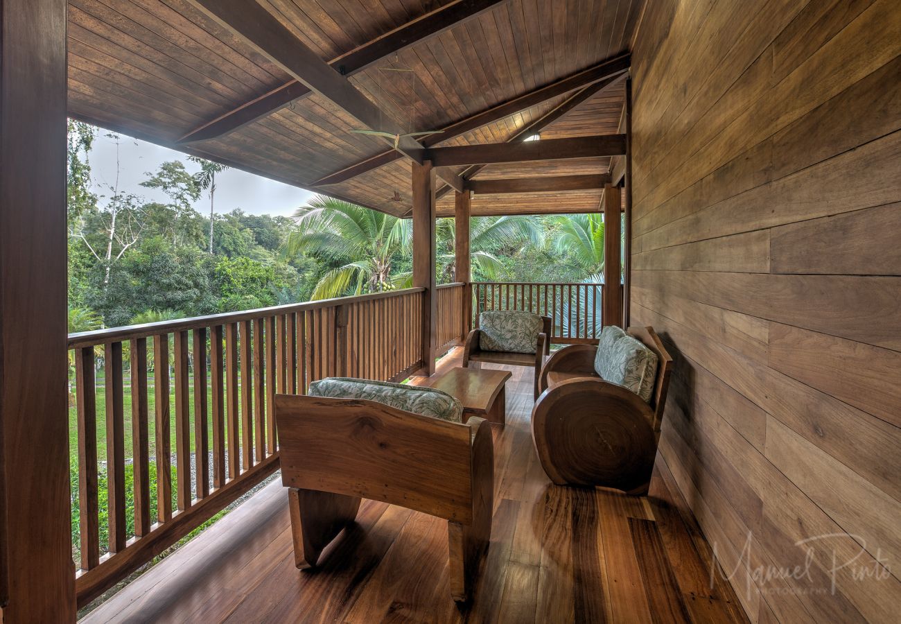 Casa en Punta Uva - El Refugio - Escondite de Lujo en el Corazón de la Naturaleza