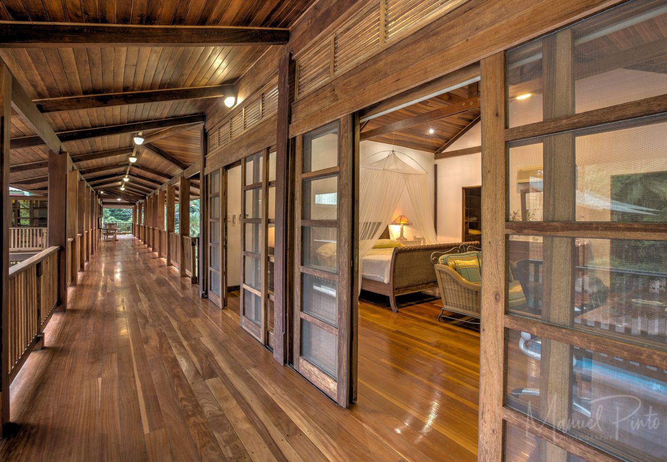 Casa en Punta Uva - El Refugio - Escondite de Lujo en el Corazón de la Naturaleza