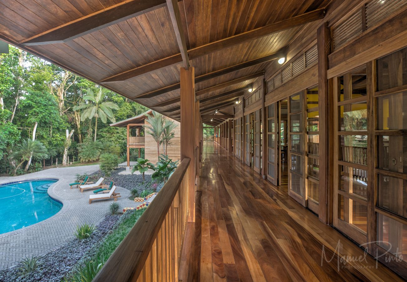 Casa en Punta Uva - El Refugio - Escondite de Lujo en el Corazón de la Naturaleza