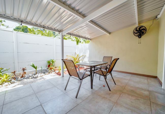 Apartamento en Playa Chiquita - Casita Abaloni en Arena Blanca con AC y FibraOpt Apartamento en Playa Chiquita - Casita Abaloni en Arena Blanca con AC y FibraOpt