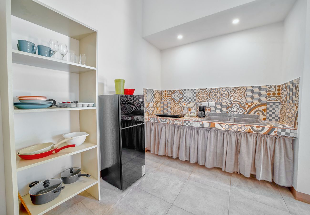 Apartamento en Playa Chiquita - Casita Abaloni en Arena Blanca con AC y FibraOpt