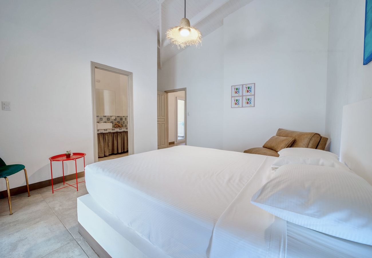 Apartamento en Playa Chiquita - Casita Charonia en Arena Blanca con AC y FibraOpt