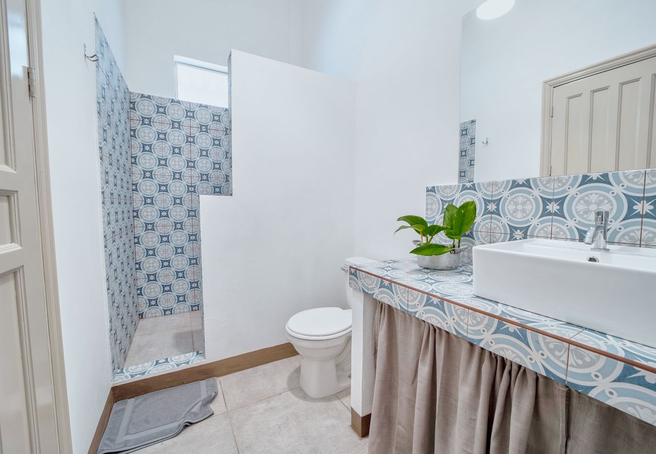 Apartamento en Playa Chiquita - Casita Charonia en Arena Blanca con AC y FibraOpt