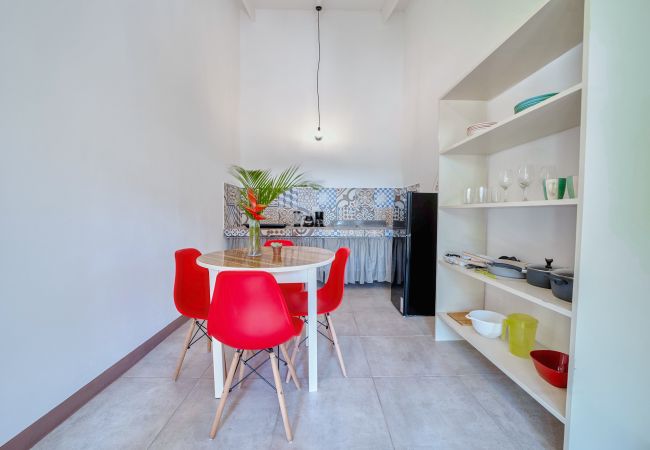 Apartamento en Playa Chiquita - Casita Conus en Arena Blanca con AC y FibraOpt