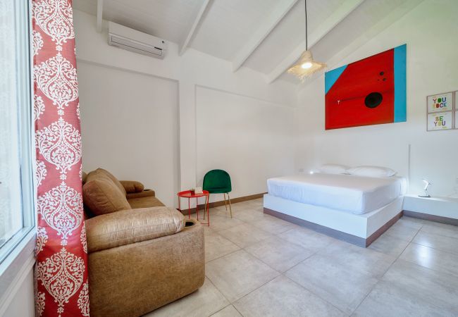 Apartamento en Playa Chiquita - Casita Conus en Arena Blanca con AC y FibraOpt