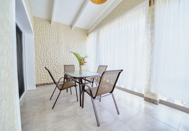 Apartamento en Playa Chiquita - Casita Ensis en Arena Blanca con AC y FibraOpt Apartamento en Playa Chiquita - Casita Ensis en Arena Blanca con AC y FibraOpt