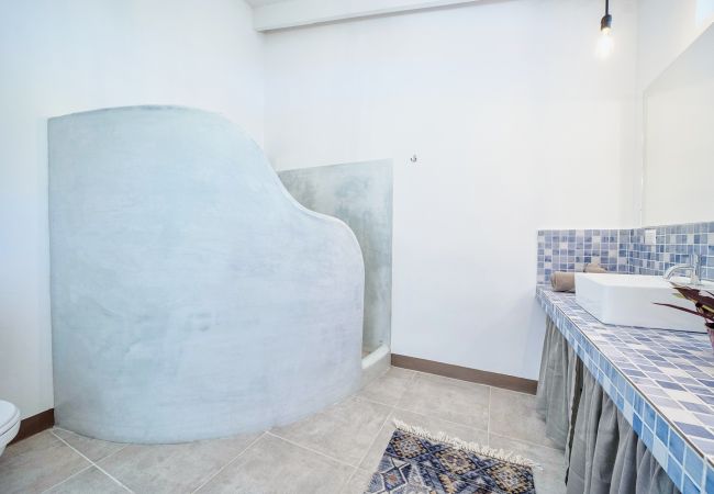 Apartamento en Playa Chiquita - Casita Ensis en Arena Blanca con AC y FibraOpt